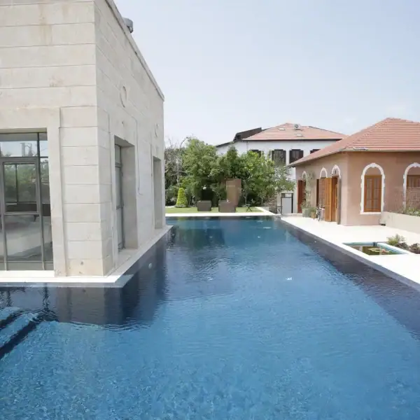 בריכת בטון עם ג'קוזי - ספיר בריכות שחיה בריכת בטון עם ג'קוזי