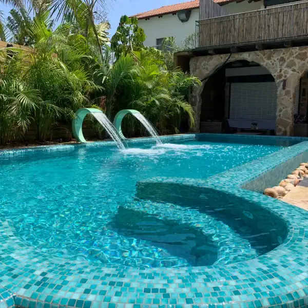 בריכות שחייה בריכה לוילה יוקרתית - ספיר בריכות שחיה בריכות שחייה בריכה לוילה יוקרתית