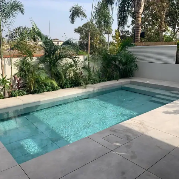 בריכת בטון מודרנית ואלגנטית במיוחד - ספיר בריכות שחיה בריכת בטון מודרנית ואלגנטית במיוחד