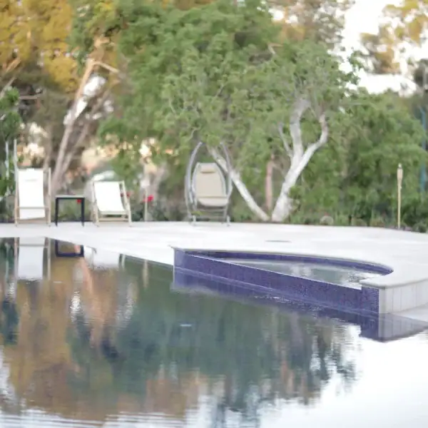 בריכות בטון פרטיות בעיצוב מדהים - ספיר בריכות שחיה בריכות בטון פרטיות בעיצוב מדהים