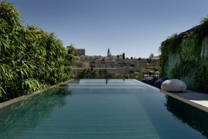 בריכה עילית מרשימה - ספיר בריכות שחיה בריכה עילית מרשימה