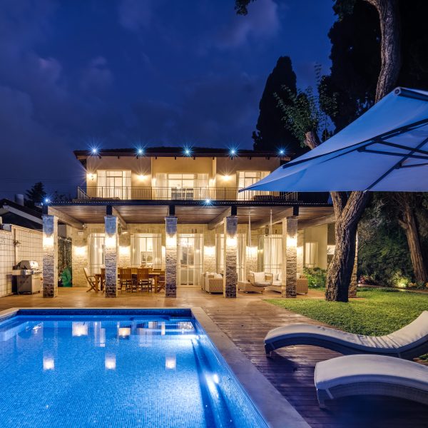 בניית בריכות - בריכת שחייה מפוארת - ספיר בריכות שחיה בניית בריכות - בריכת שחייה מפוארת