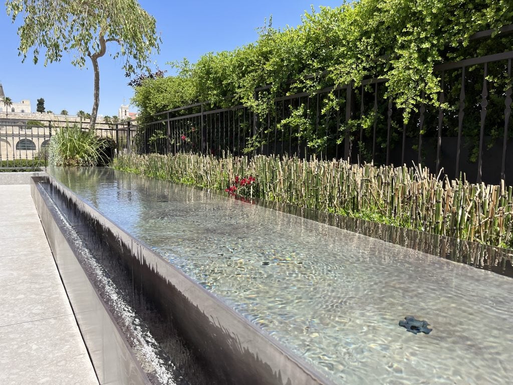 בריכת אינפיניטי 2 - ספיר בריכות שחיה בריכת אינפיניטי 2